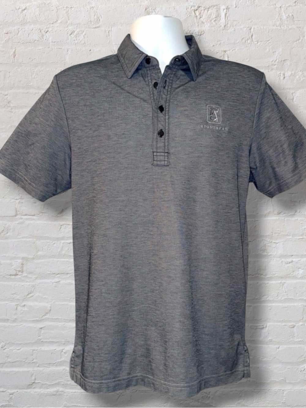 TravisMathew TPC Stonebrae Golf Polo Men’s Small Gray 4-Button Performance Shirt